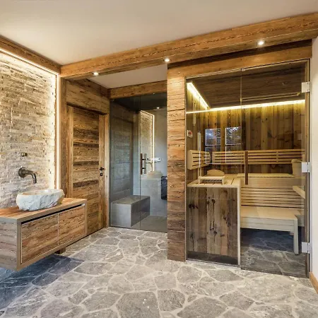 Chalet Premium In With 2 Saunas And Pool