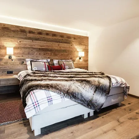 Chalet Premium In With 2 Saunas And Pool