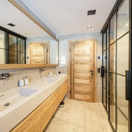 샬레 In Near Lift *